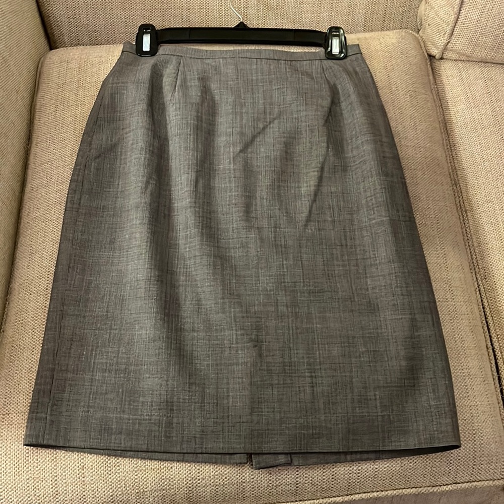 Ann Taylor skirt. Size 4P